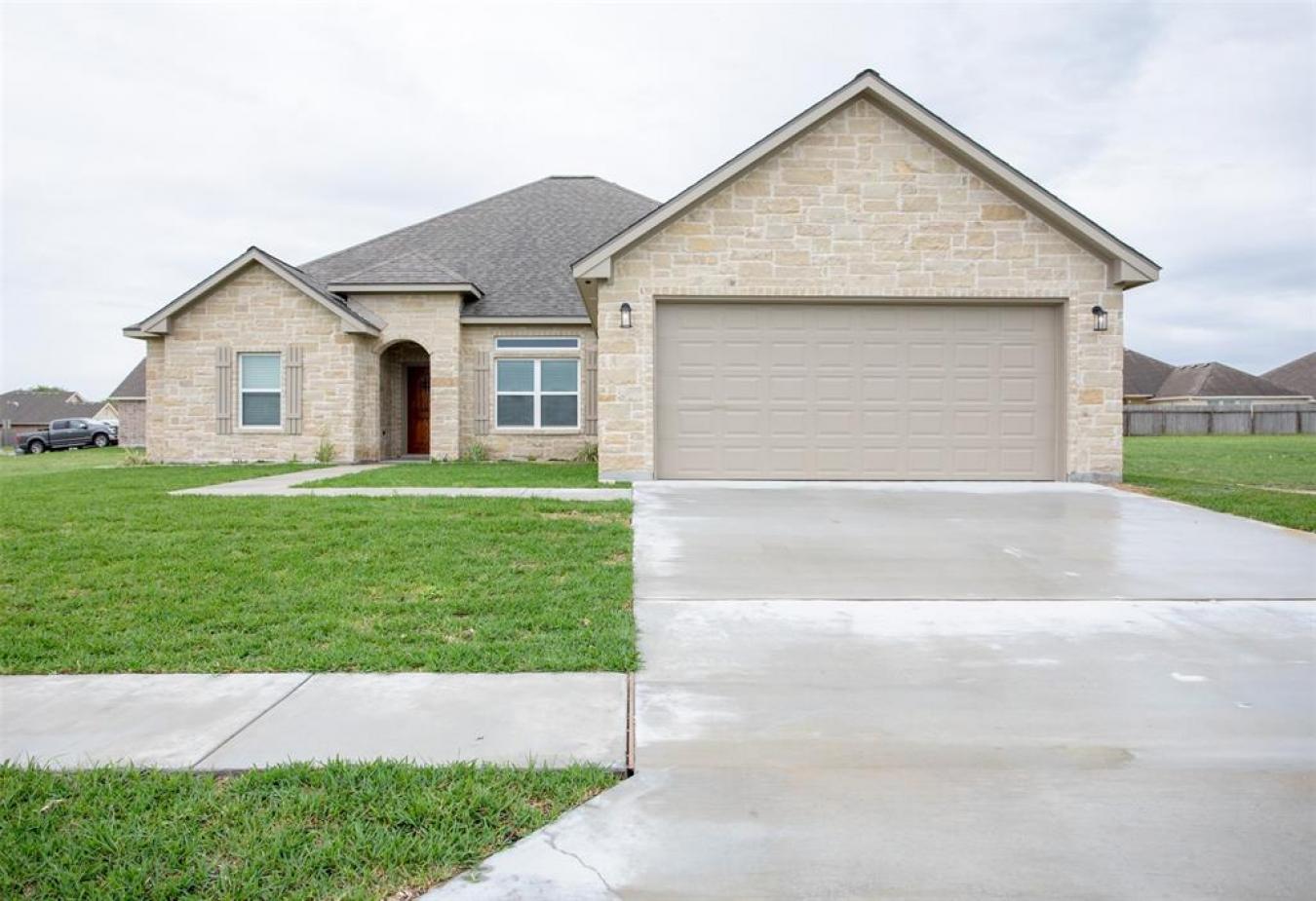 Welcome to your dream home! This brand new masterpiece boasts 4 bedroo – image 2