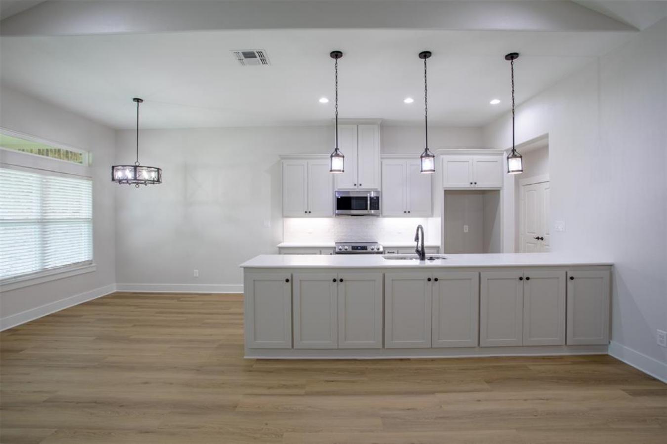 Welcome to your dream home! This brand new masterpiece boasts 4 bedroo – image 6