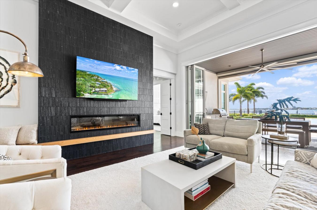 Bradenton, Florida, 34208, United States, 5 Bedrooms Bedrooms, ,5 BathroomsBathrooms,Residential,For Sale,1899147