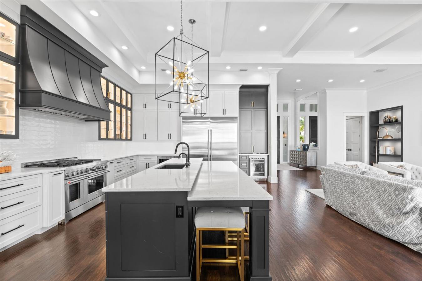 Bradenton, Florida, 34208, United States, 5 Bedrooms Bedrooms, ,5 BathroomsBathrooms,Residential,For Sale,1899147