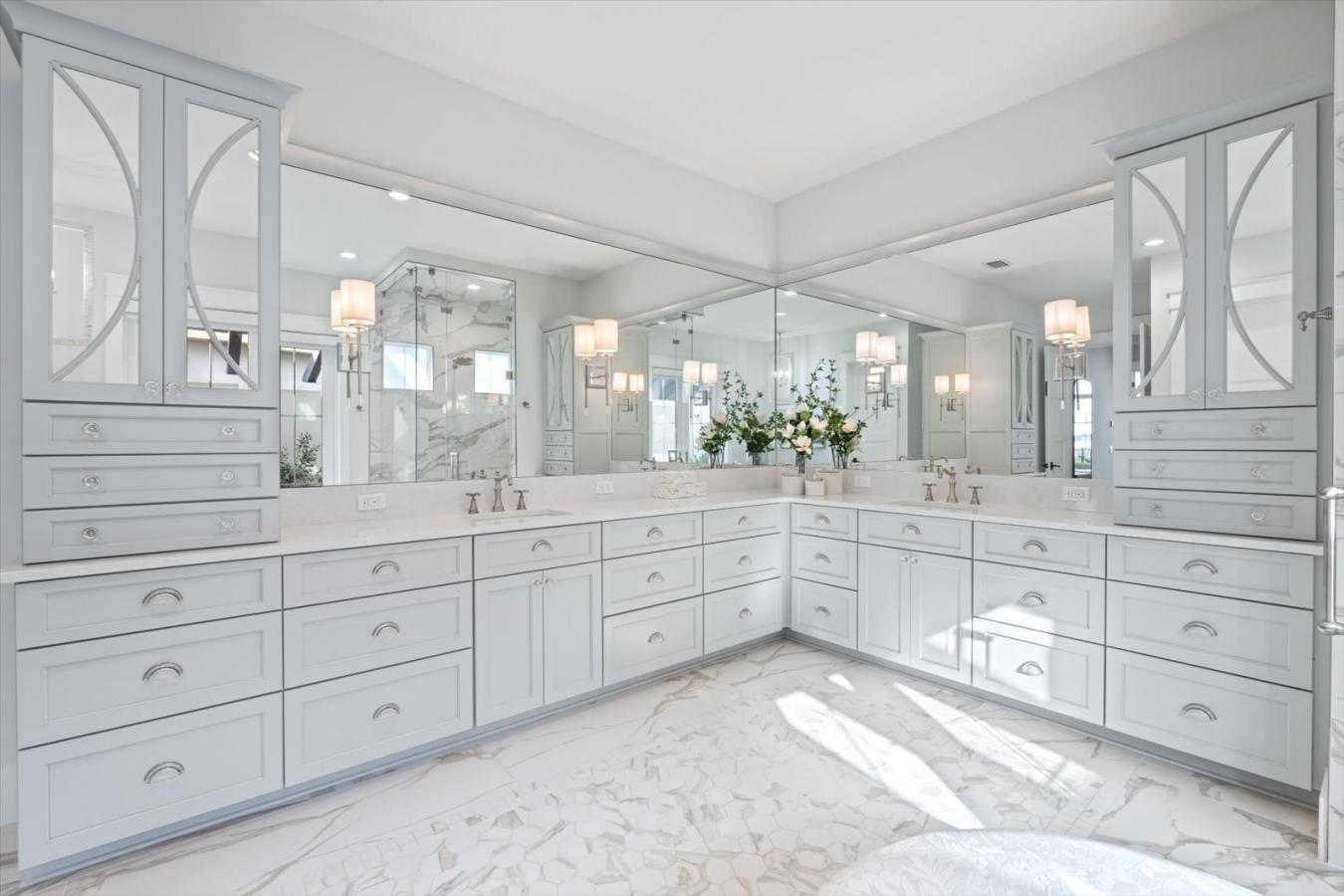 Bradenton, Florida, 34208, United States, 5 Bedrooms Bedrooms, ,5 BathroomsBathrooms,Residential,For Sale,1899147