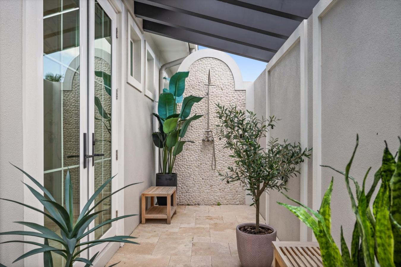 Bradenton, Florida, 34208, United States, 5 Bedrooms Bedrooms, ,5 BathroomsBathrooms,Residential,For Sale,1899147