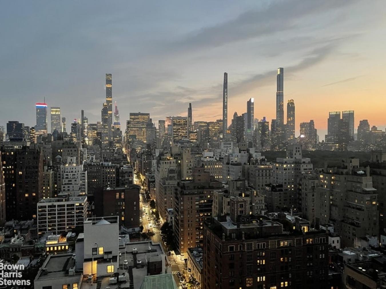 We are offering for rent a rare full floor residence in the Carlyle Ho – image 10