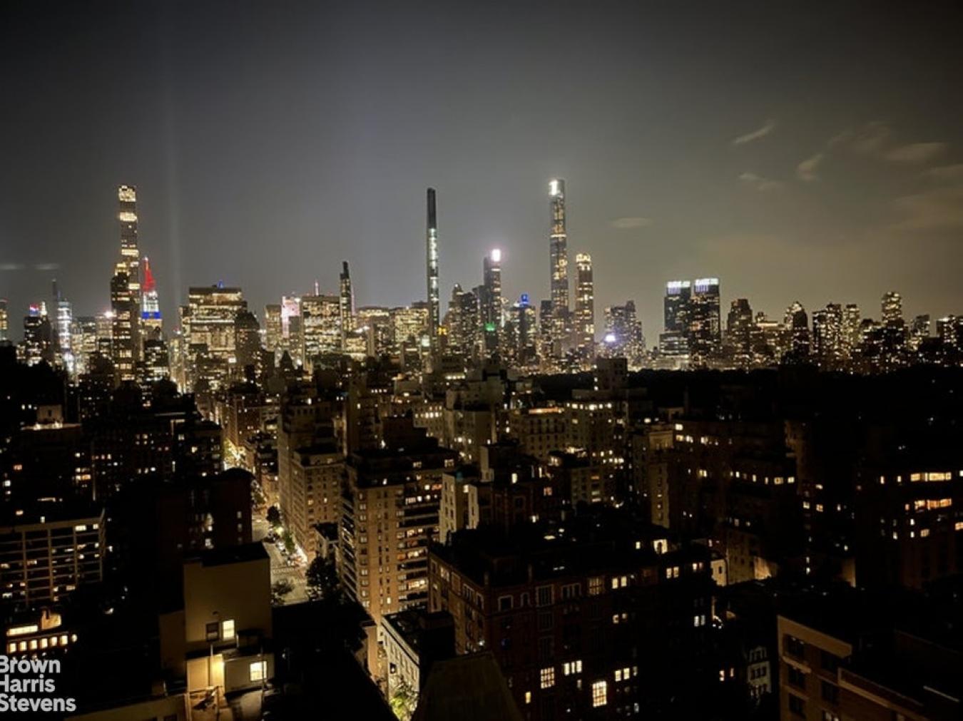 We are offering for rent a rare full floor residence in the Carlyle Ho – image 11