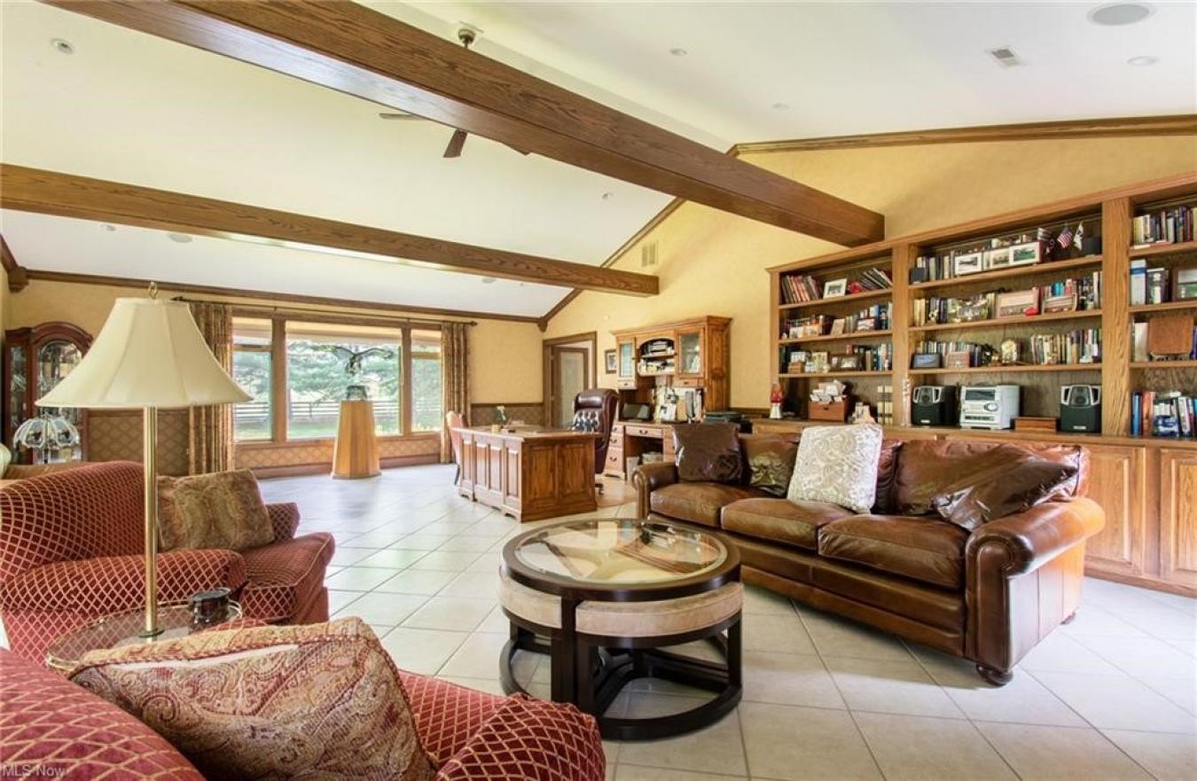 347 State Route 14, Columbiana Ohio, OH, 44408, United States, 9 Bedrooms Bedrooms, ,5 BathroomsBathrooms,Residential,For Sale,347 State Route 14,1536447