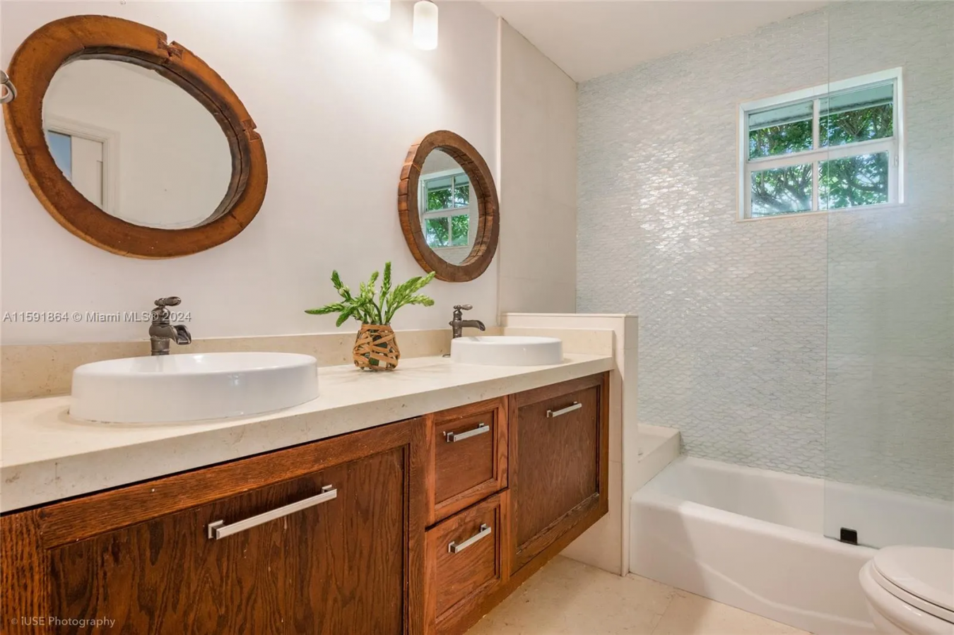 5385 N Kendall Drive, Miami, FL, 33156, United States, 4 Bedrooms Bedrooms, ,4 BathroomsBathrooms,Residential,For Sale,5385 N Kendall Drive,1536443