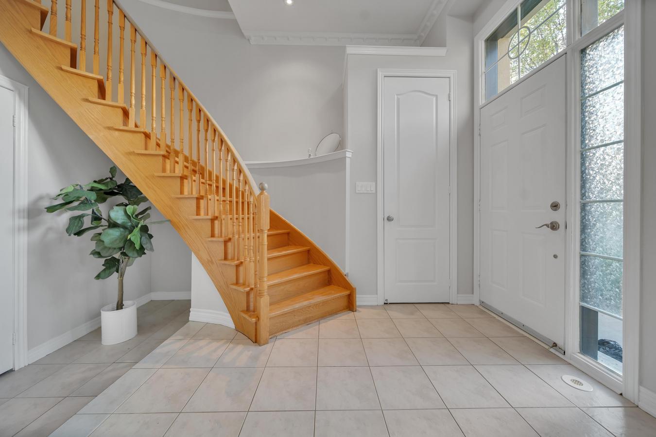 3182 Eclipse Avenue, Mississauga, Ontario, L5M7X1, Canada, 4 Bedrooms Bedrooms, ,4 BathroomsBathrooms,Residential,For Sale,3182 Eclipse Avenue,1538640