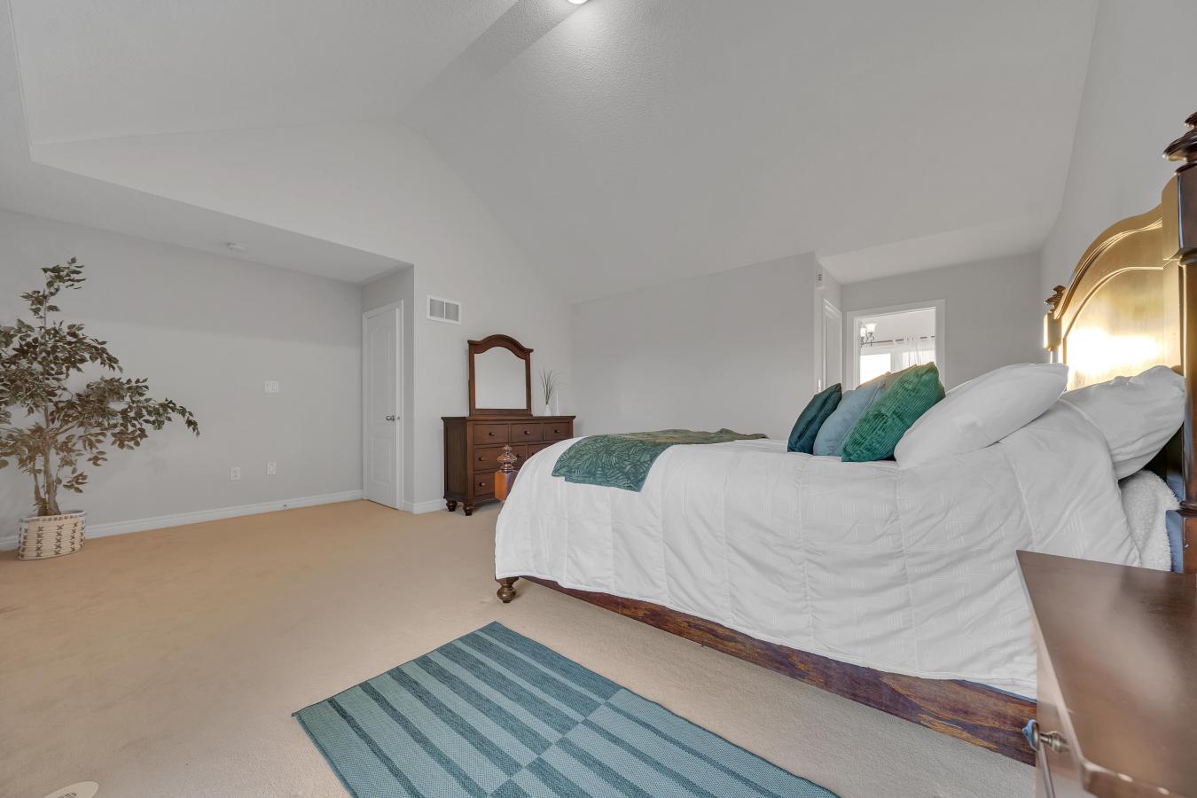 3182 Eclipse Avenue, Mississauga, Ontario, L5M7X1, Canada, 4 Bedrooms Bedrooms, ,4 BathroomsBathrooms,Residential,For Sale,3182 Eclipse Avenue,1538640