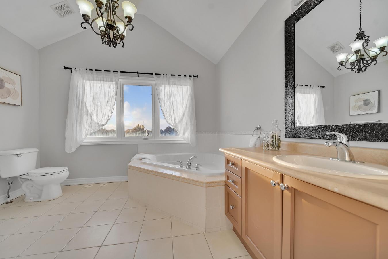 3182 Eclipse Avenue, Mississauga, Ontario, L5M7X1, Canada, 4 Bedrooms Bedrooms, ,4 BathroomsBathrooms,Residential,For Sale,3182 Eclipse Avenue,1538640