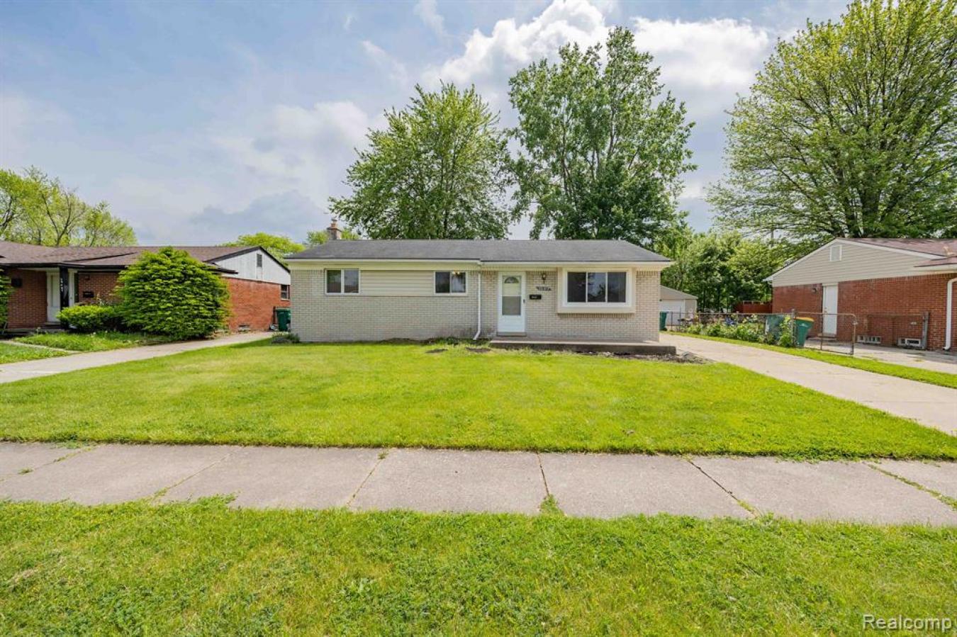 WELCOME HOME TO THIS BRICK RANCH FOR SALE IN THE OAK BROOK SUBDIVISION – image 1