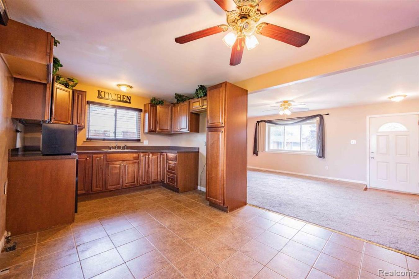 WELCOME HOME TO THIS BRICK RANCH FOR SALE IN THE OAK BROOK SUBDIVISION – image 10