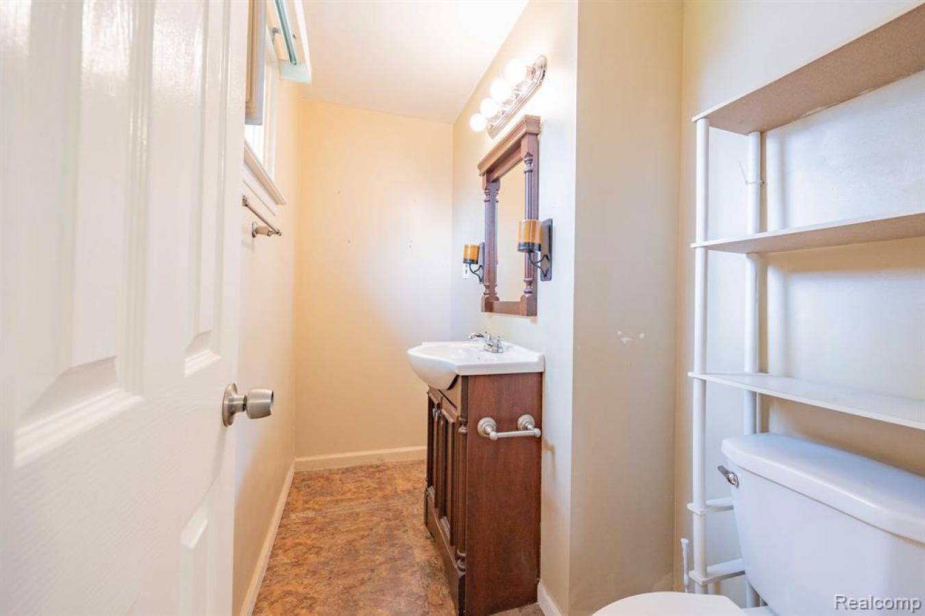 WELCOME HOME TO THIS BRICK RANCH FOR SALE IN THE OAK BROOK SUBDIVISION – image 17