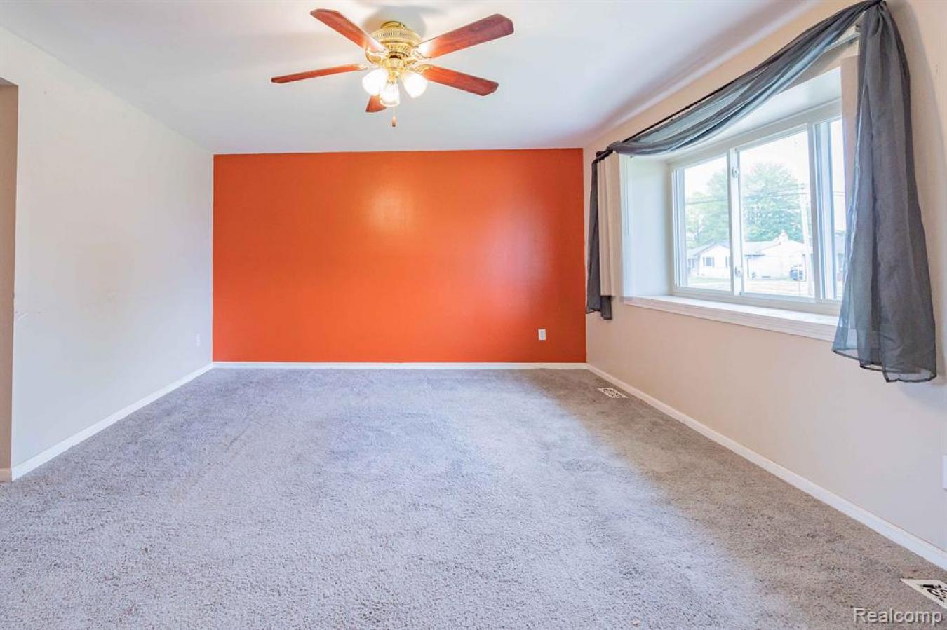 WELCOME HOME TO THIS BRICK RANCH FOR SALE IN THE OAK BROOK SUBDIVISION – image 5