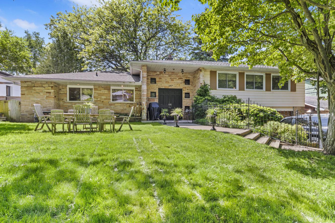 197 FAIRWAY HILL Crescent, Kingston, ON, K7M 2V5, Canada, 6 Bedrooms Bedrooms, ,3 BathroomsBathrooms,Residential,For Sale,197 FAIRWAY HILL Crescent,1541607