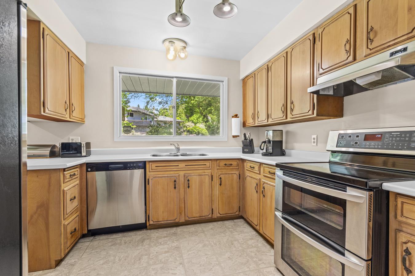 197 FAIRWAY HILL Crescent, Kingston, ON, K7M 2V5, Canada, 6 Bedrooms Bedrooms, ,3 BathroomsBathrooms,Residential,For Sale,197 FAIRWAY HILL Crescent,1541607