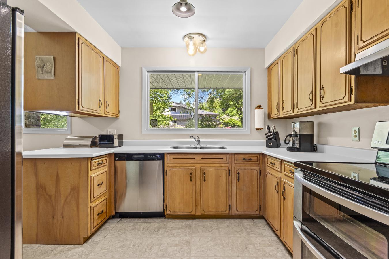 197 FAIRWAY HILL Crescent, Kingston, ON, K7M 2V5, Canada, 6 Bedrooms Bedrooms, ,3 BathroomsBathrooms,Residential,For Sale,197 FAIRWAY HILL Crescent,1541607