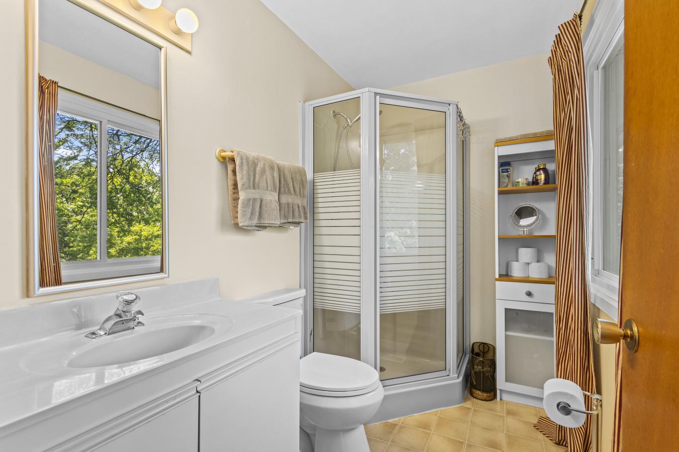 197 FAIRWAY HILL Crescent, Kingston, ON, K7M 2V5, Canada, 6 Bedrooms Bedrooms, ,3 BathroomsBathrooms,Residential,For Sale,197 FAIRWAY HILL Crescent,1541607