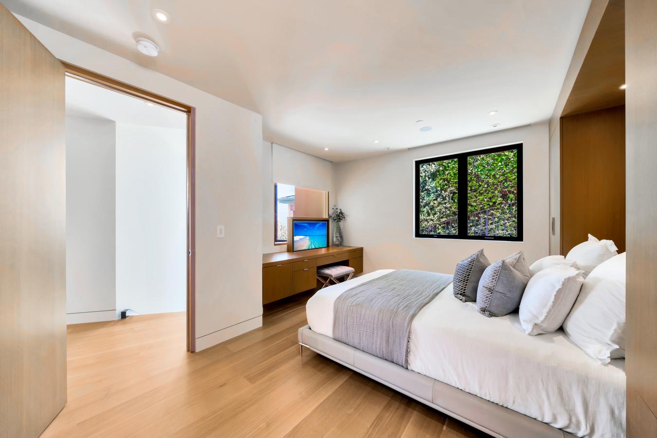 18 Lagunita Drive, Laguna Beach, California, 92651, United States, 4 Bedrooms Bedrooms, ,5 BathroomsBathrooms,Residential,For Sale,18 Lagunita Drive,1547324