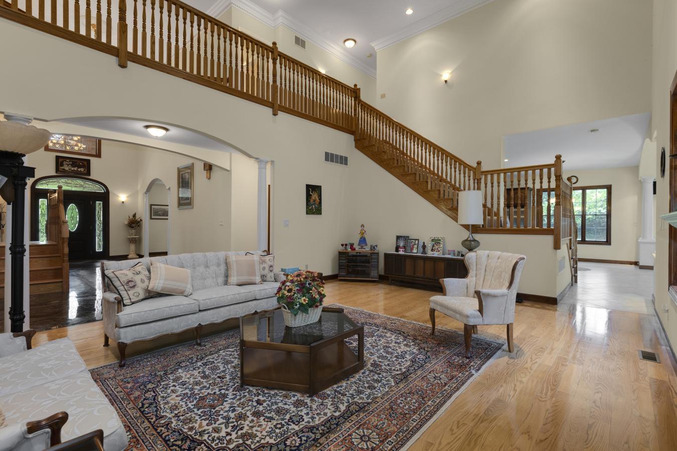 2206 Mueller Lane, Town and Country, MO, 63131, United States, 4 Bedrooms Bedrooms, ,4 BathroomsBathrooms,Residential,For Sale,2206 Mueller Lane,1545172