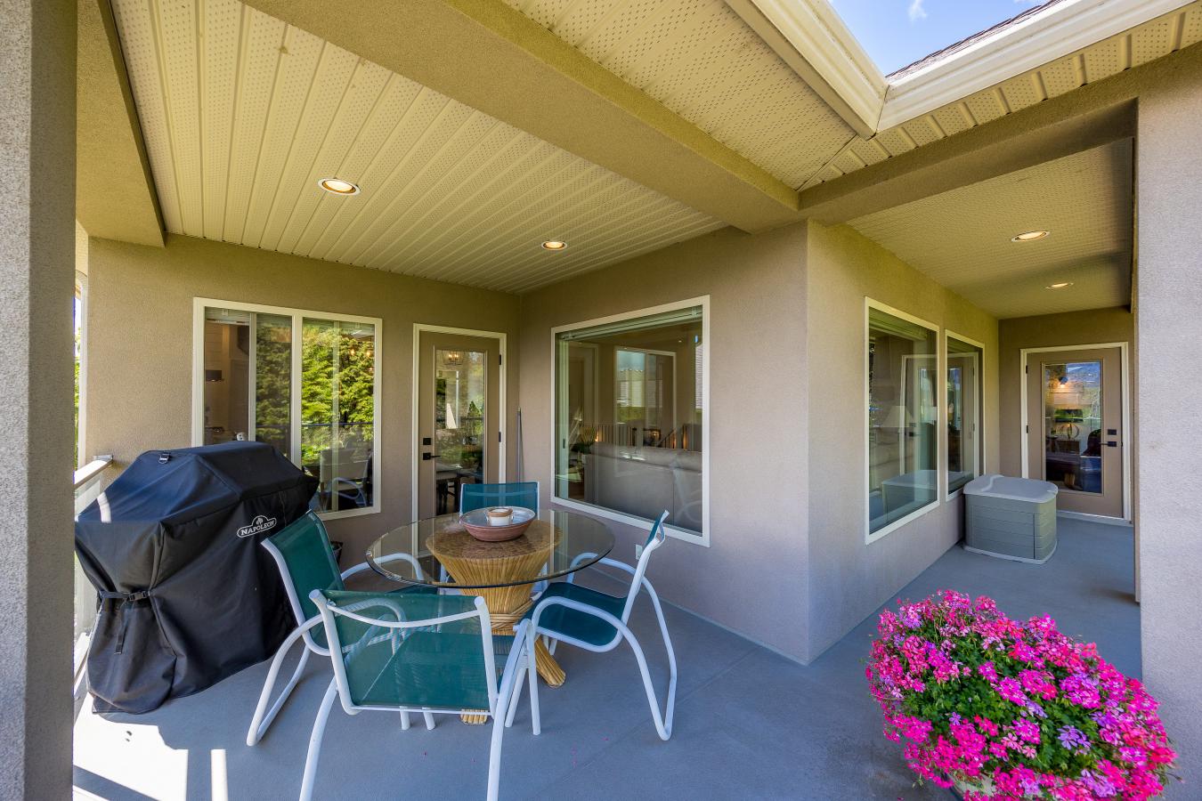 3071 Thacker Drive, West Kelowna, British Columbia, V1Z 1X5, Canada, 4 Bedrooms Bedrooms, ,3 BathroomsBathrooms,Residential,For Sale,3071 Thacker Drive,1547313