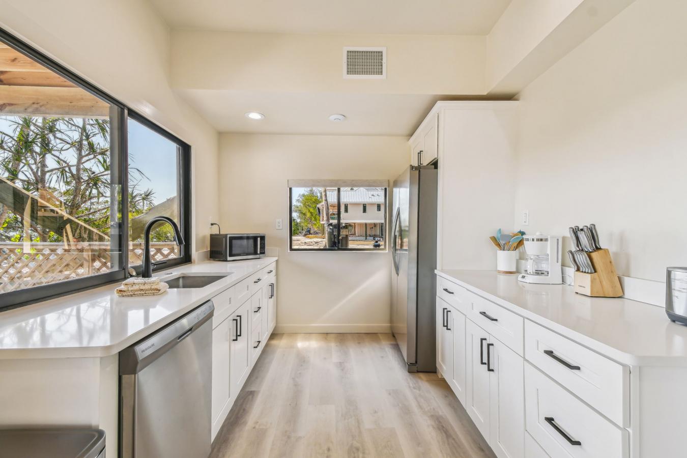 7147 LA LENAIRE DR, Longboat Key, FL, 34228, United States, 5 Bedrooms Bedrooms, ,5 BathroomsBathrooms,Residential,For Sale,7147 LA LENAIRE DR,1547030