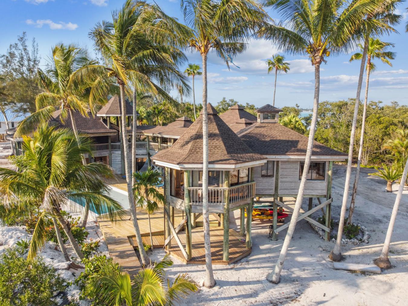 7147 LA LENAIRE DR, Longboat Key, FL, 34228, United States, 5 Bedrooms Bedrooms, ,5 BathroomsBathrooms,Residential,For Sale,7147 LA LENAIRE DR,1547030