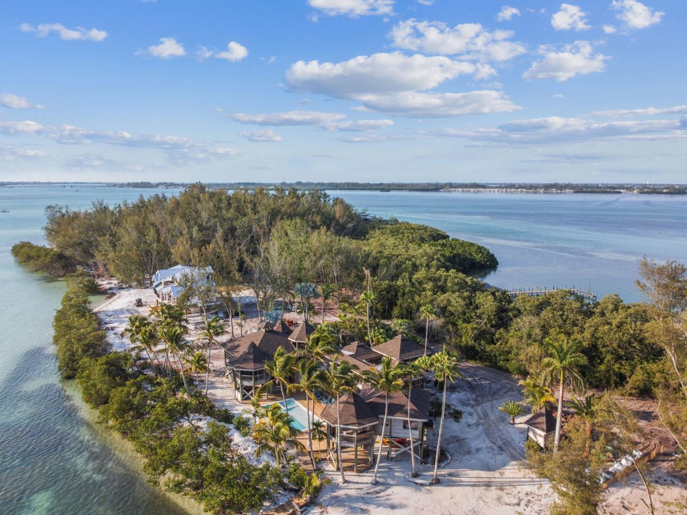 7147 LA LENAIRE DR, Longboat Key, FL, 34228, United States, 5 Bedrooms Bedrooms, ,5 BathroomsBathrooms,Residential,For Sale,7147 LA LENAIRE DR,1547030