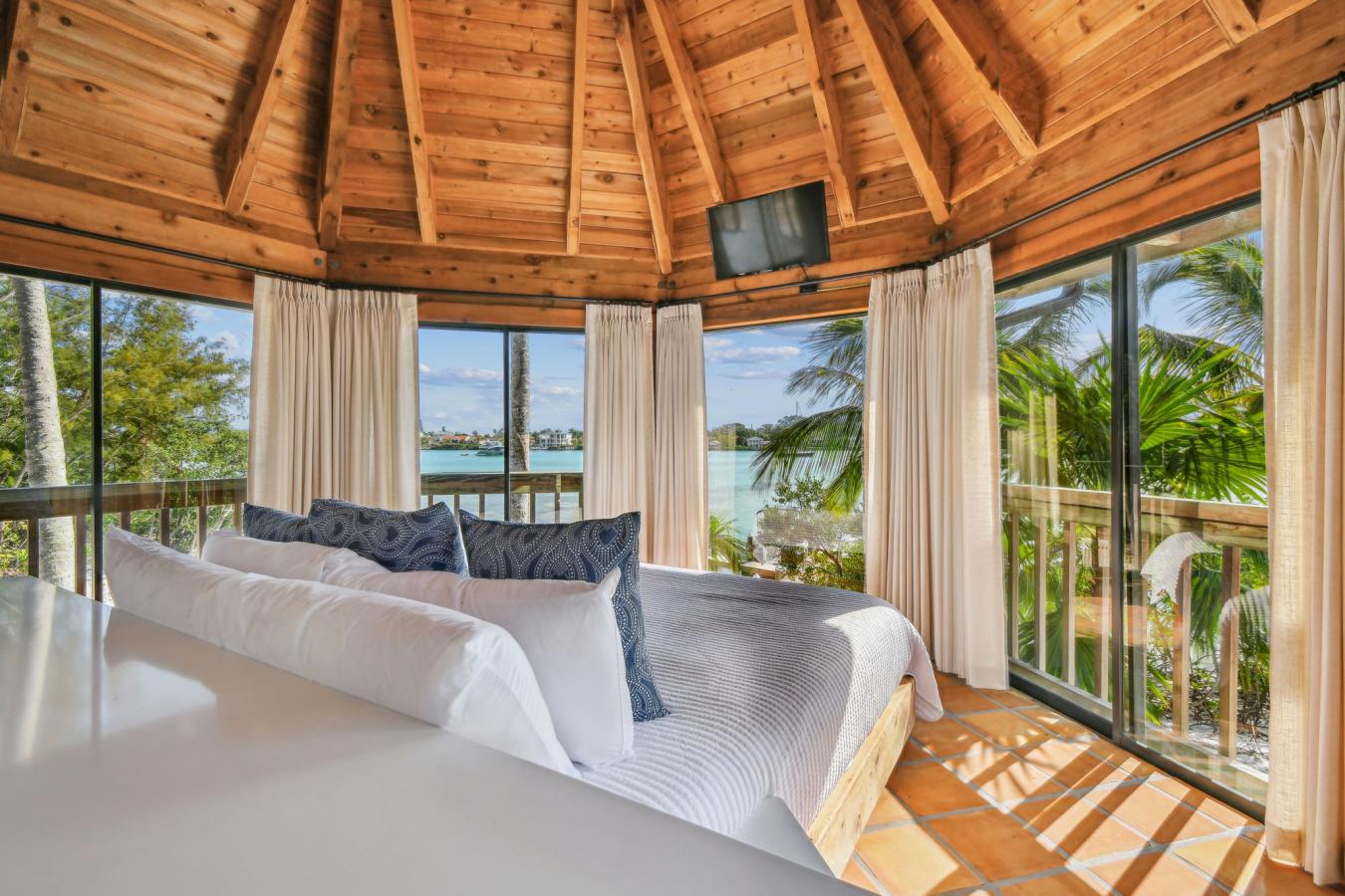 7147 LA LENAIRE DR, Longboat Key, FL, 34228, United States, 5 Bedrooms Bedrooms, ,5 BathroomsBathrooms,Residential,For Sale,7147 LA LENAIRE DR,1547030