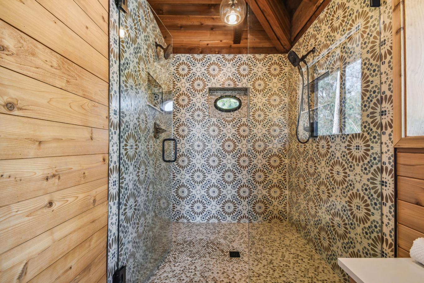 7147 LA LENAIRE DR, Longboat Key, FL, 34228, United States, 5 Bedrooms Bedrooms, ,5 BathroomsBathrooms,Residential,For Sale,7147 LA LENAIRE DR,1547030