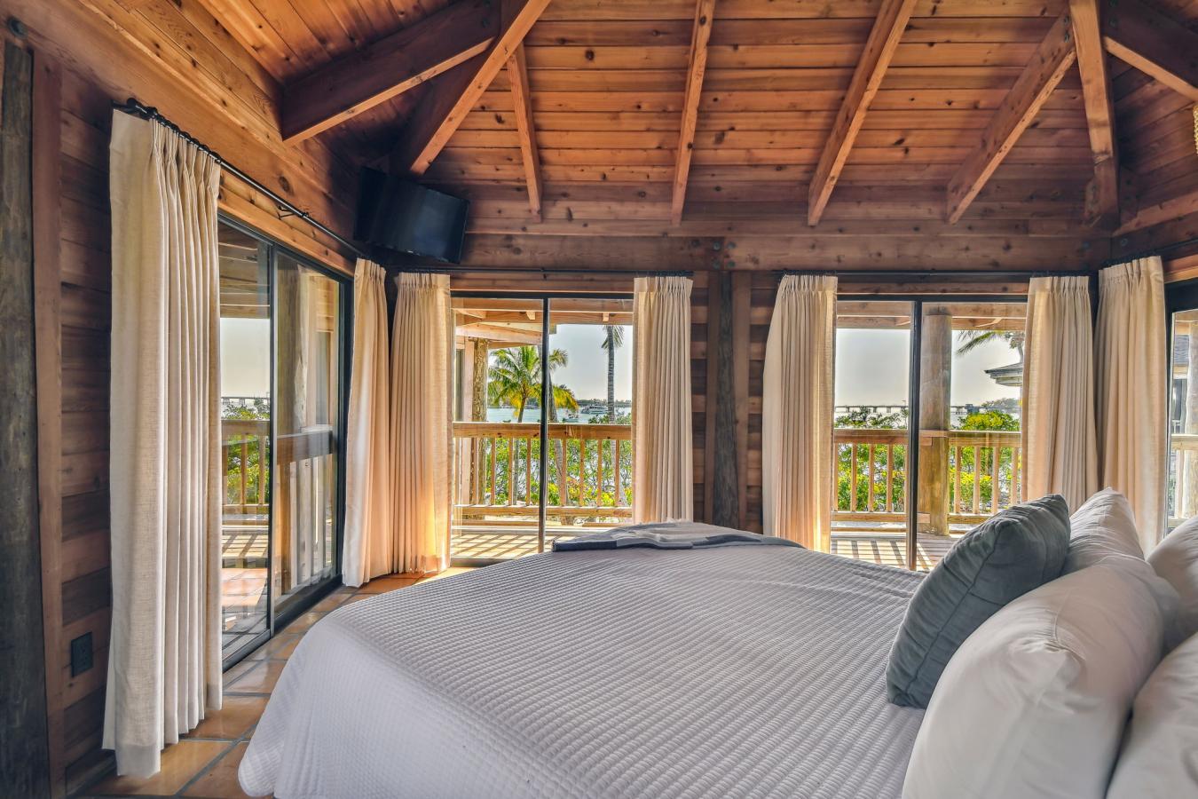 7147 LA LENAIRE DR, Longboat Key, FL, 34228, United States, 5 Bedrooms Bedrooms, ,5 BathroomsBathrooms,Residential,For Sale,7147 LA LENAIRE DR,1547030