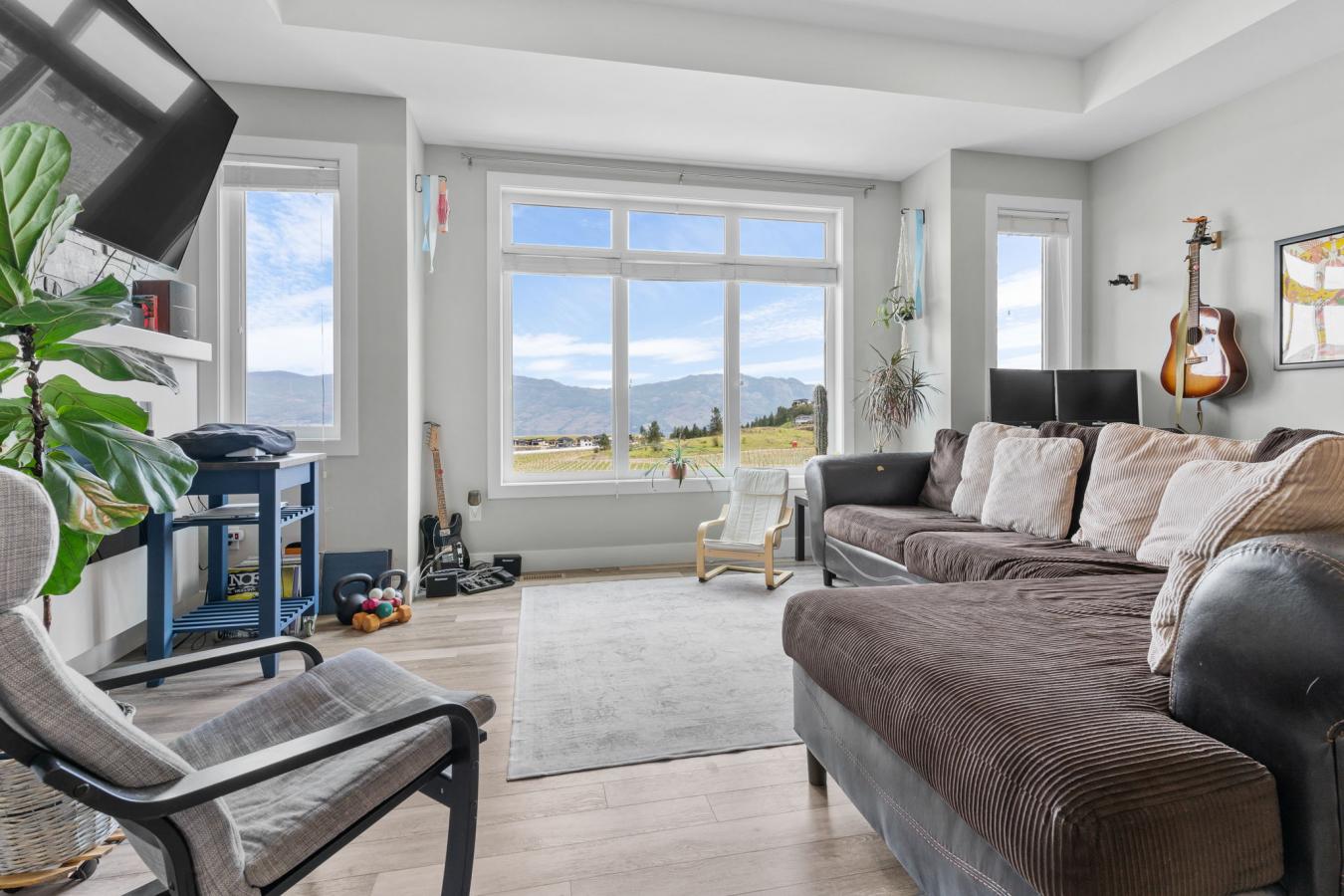 2620 Paramount Drive, West Kelowna, British Columbia, V4T 3N3, Canada, 6 Bedrooms Bedrooms, ,3 BathroomsBathrooms,Residential,For Sale,2620 Paramount Drive,1546894