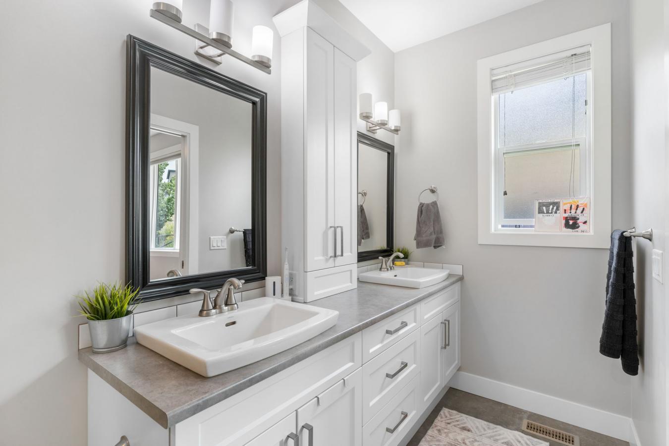 2620 Paramount Drive, West Kelowna, British Columbia, V4T 3N3, Canada, 6 Bedrooms Bedrooms, ,3 BathroomsBathrooms,Residential,For Sale,2620 Paramount Drive,1546894