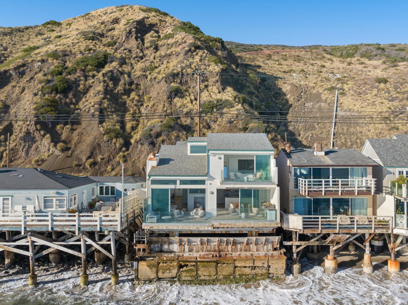 19240 Pacific Coast Hwy, Malibu, CA, 90265, United States, 4 Bedrooms Bedrooms, ,3 BathroomsBathrooms,Residential,For Sale,19240 Pacific Coast Hwy,1548313