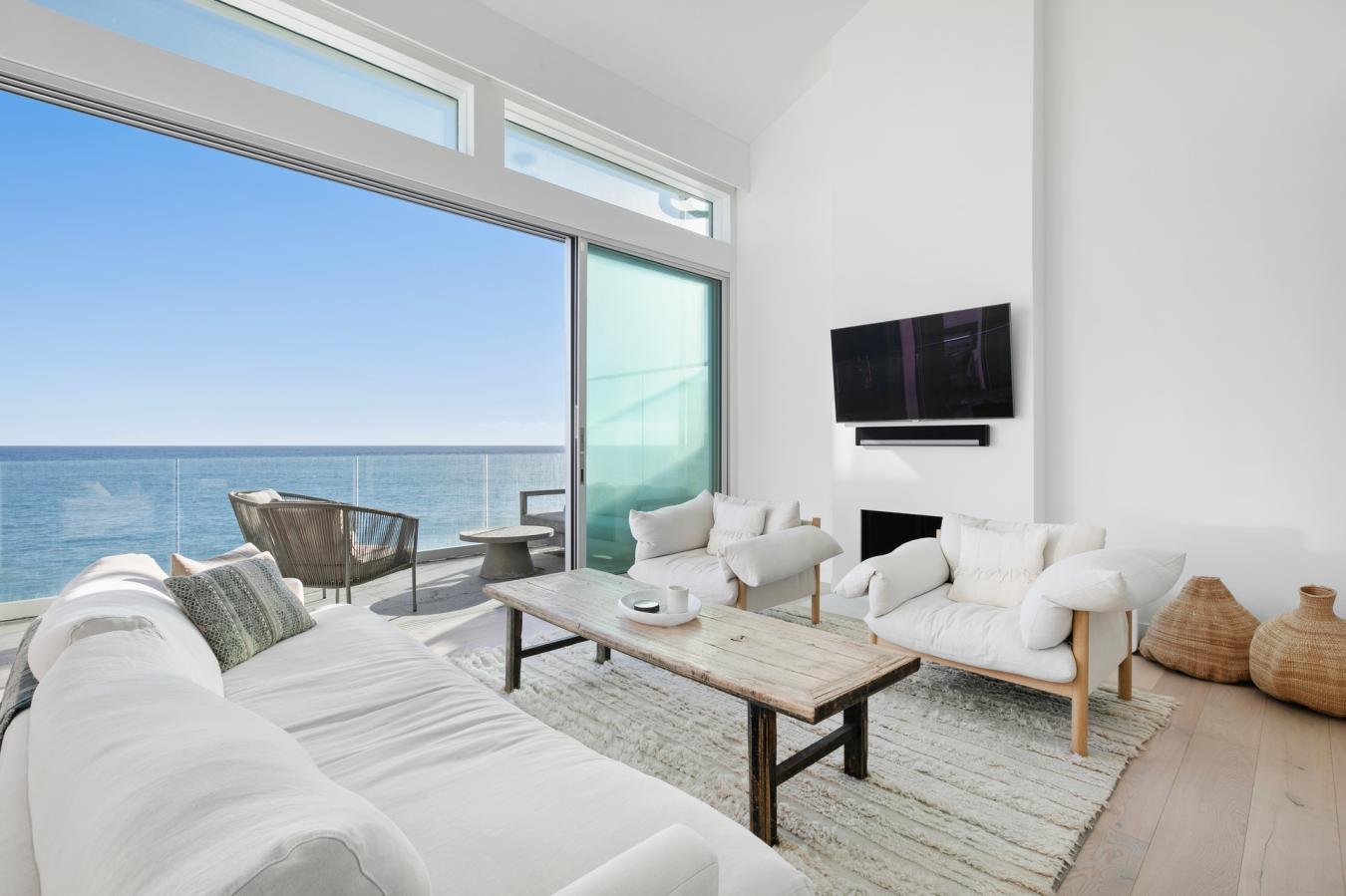 19240 Pacific Coast Hwy, Malibu, CA, 90265, United States, 4 Bedrooms Bedrooms, ,3 BathroomsBathrooms,Residential,For Sale,19240 Pacific Coast Hwy,1548313