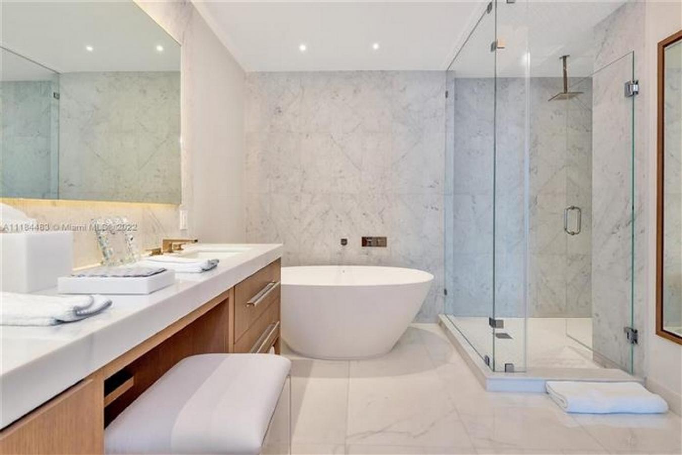 100 S Pointe Drive, Miami Beach, FL, 33139, United States, 2 Bedrooms Bedrooms, ,2 BathroomsBathrooms,Residential,For Sale,100 S Pointe Drive,A11184483