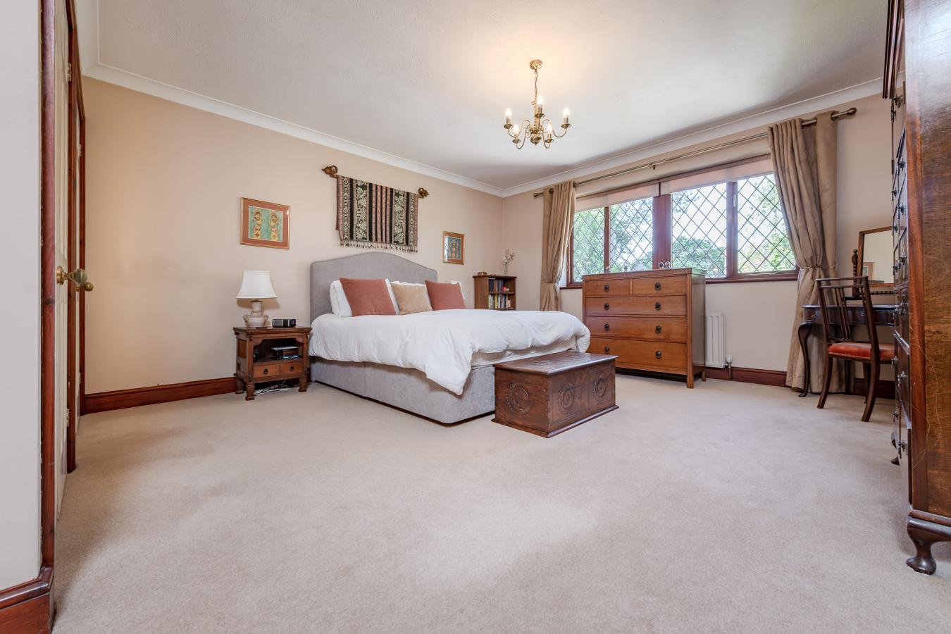 Whyteleafe Road, Caterham, CR3, United Kingdom, 5 Bedrooms Bedrooms, ,2 BathroomsBathrooms,Residential,For Sale,Whyteleafe Road,1560011