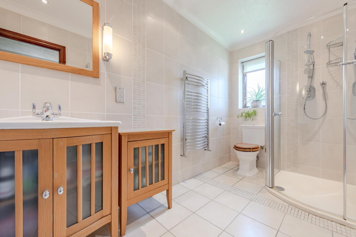 Whyteleafe Road, Caterham, CR3, United Kingdom, 5 Bedrooms Bedrooms, ,2 BathroomsBathrooms,Residential,For Sale,Whyteleafe Road,1560011