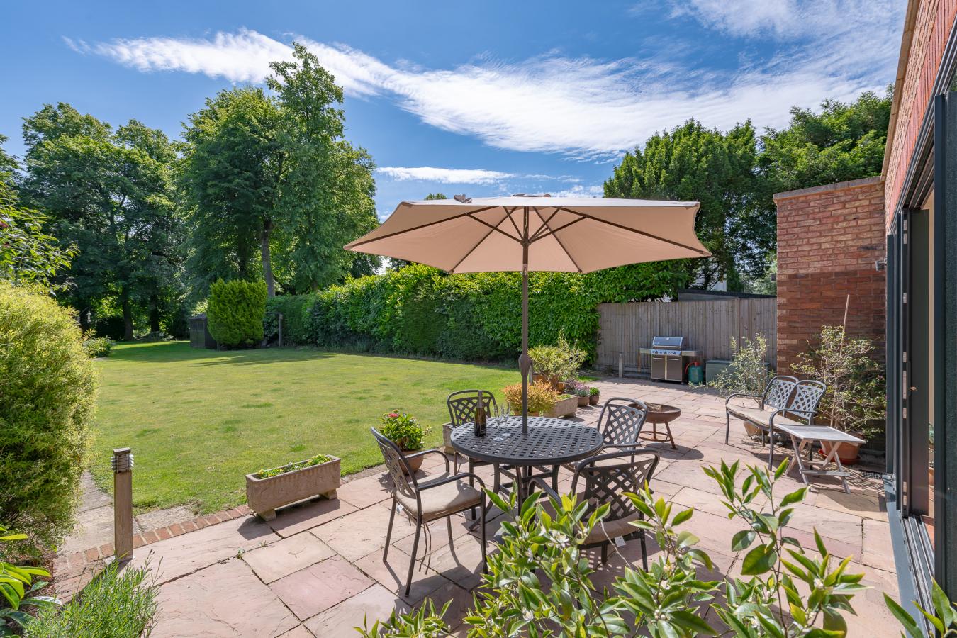 Whyteleafe Road, Caterham, CR3, United Kingdom, 5 Bedrooms Bedrooms, ,2 BathroomsBathrooms,Residential,For Sale,Whyteleafe Road,1560011