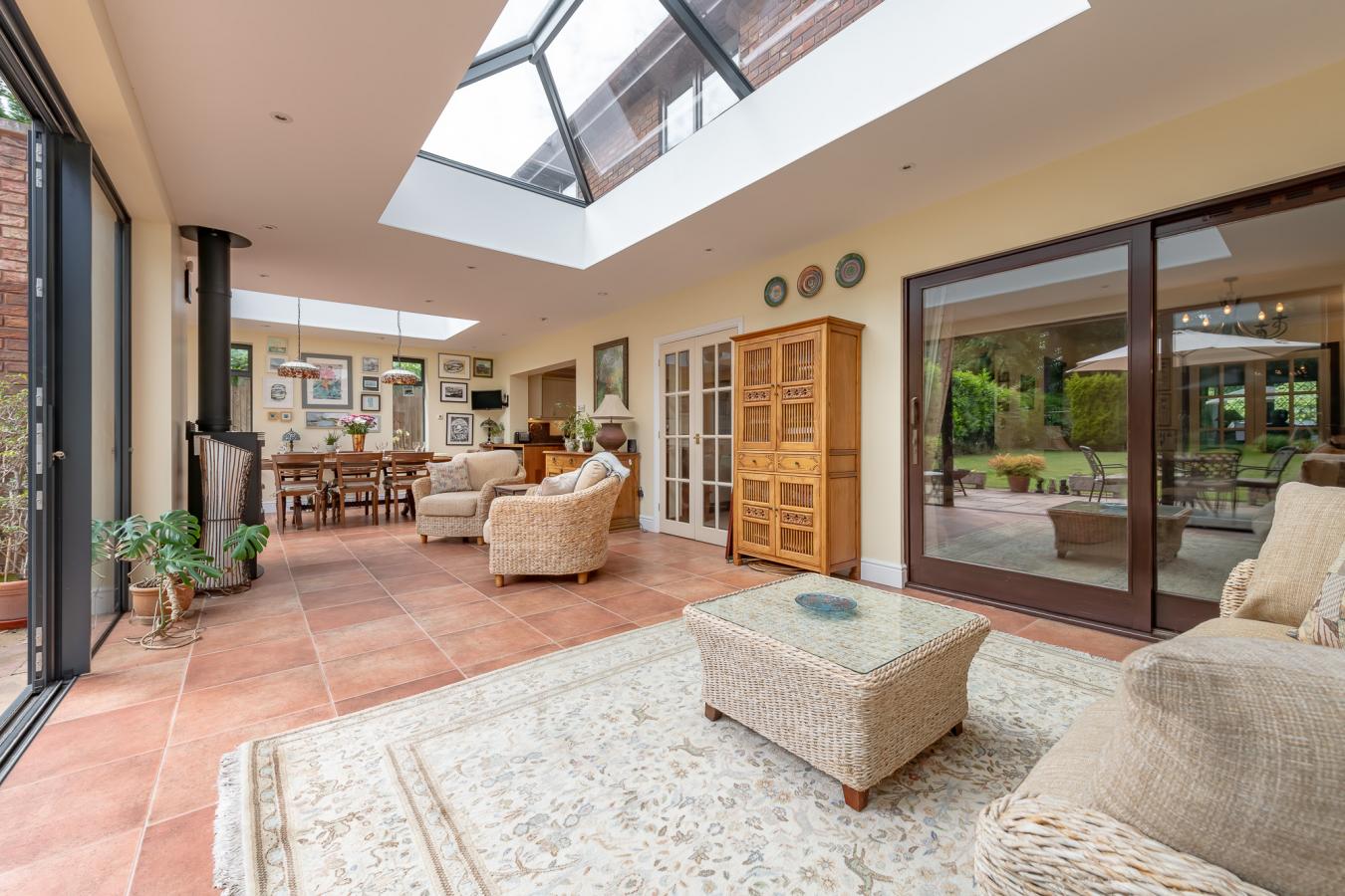 Whyteleafe Road, Caterham, CR3, United Kingdom, 5 Bedrooms Bedrooms, ,2 BathroomsBathrooms,Residential,For Sale,Whyteleafe Road,1560011