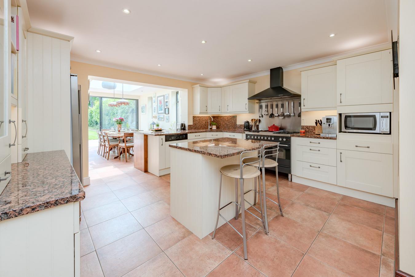 Whyteleafe Road, Caterham, CR3, United Kingdom, 5 Bedrooms Bedrooms, ,2 BathroomsBathrooms,Residential,For Sale,Whyteleafe Road,1560011