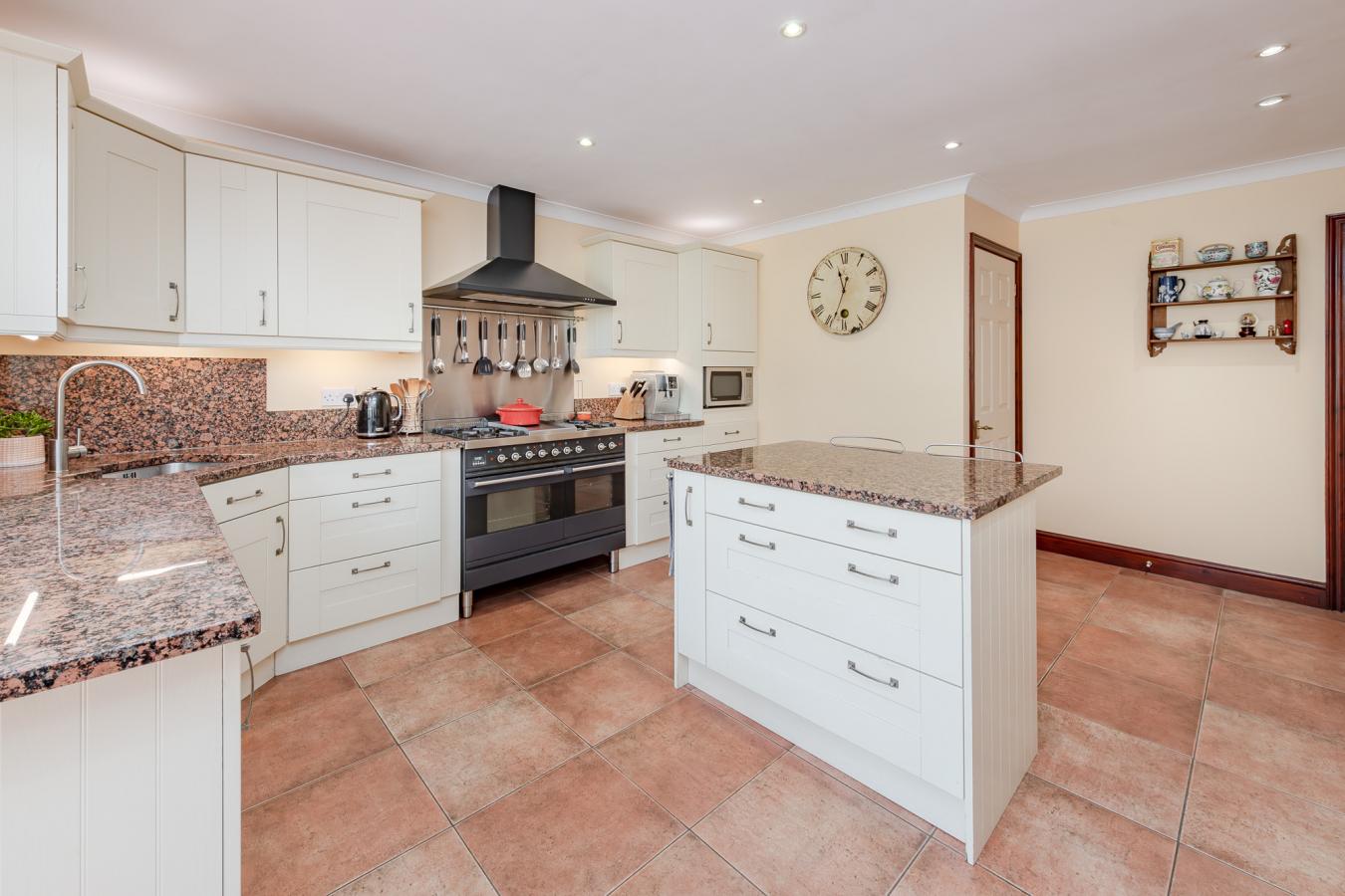 Whyteleafe Road, Caterham, CR3, United Kingdom, 5 Bedrooms Bedrooms, ,2 BathroomsBathrooms,Residential,For Sale,Whyteleafe Road,1560011