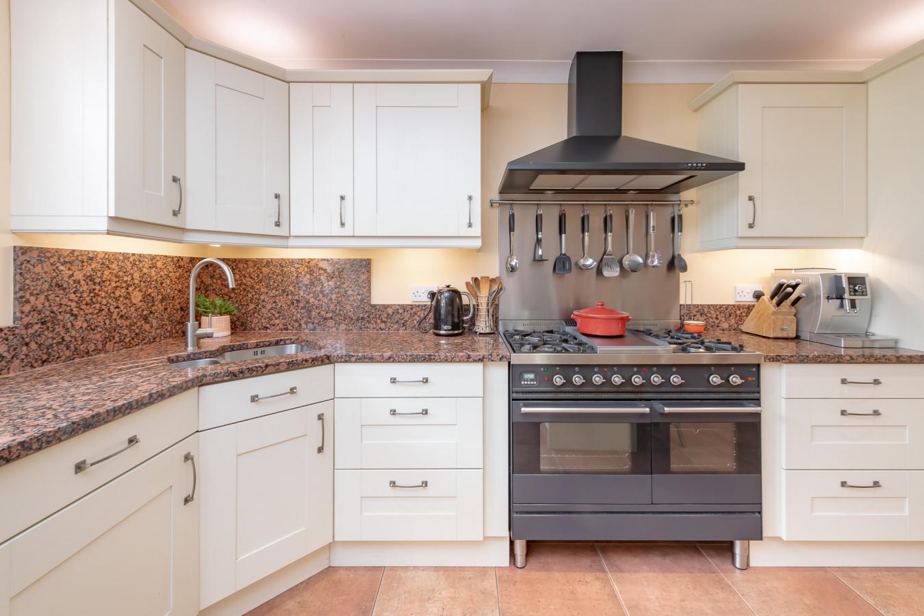 Whyteleafe Road, Caterham, CR3, United Kingdom, 5 Bedrooms Bedrooms, ,2 BathroomsBathrooms,Residential,For Sale,Whyteleafe Road,1560011