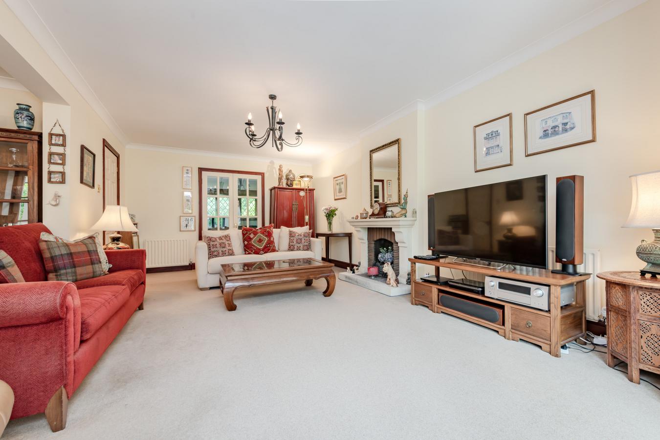 Whyteleafe Road, Caterham, CR3, United Kingdom, 5 Bedrooms Bedrooms, ,2 BathroomsBathrooms,Residential,For Sale,Whyteleafe Road,1560011