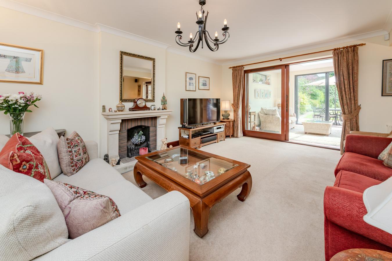 Whyteleafe Road, Caterham, CR3, United Kingdom, 5 Bedrooms Bedrooms, ,2 BathroomsBathrooms,Residential,For Sale,Whyteleafe Road,1560011