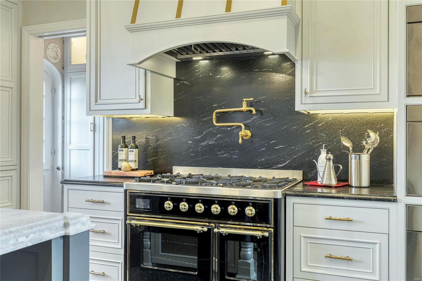 5795 Lindell, St Louis, MO, 63112, United States, 6 Bedrooms Bedrooms, ,6 BathroomsBathrooms,Residential,For Sale,5795 Lindell,1565955