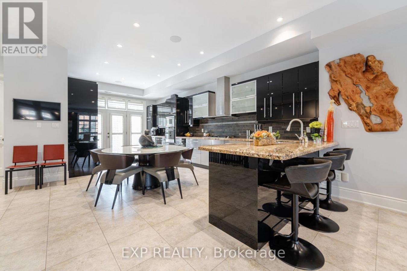 7 - 120 BRONTE ROAD W, Oakville, ON, L6L3C1, Canada, 3 Bedrooms Bedrooms, ,4 BathroomsBathrooms,Residential,For Sale,7 - 120 BRONTE ROAD W,1567179