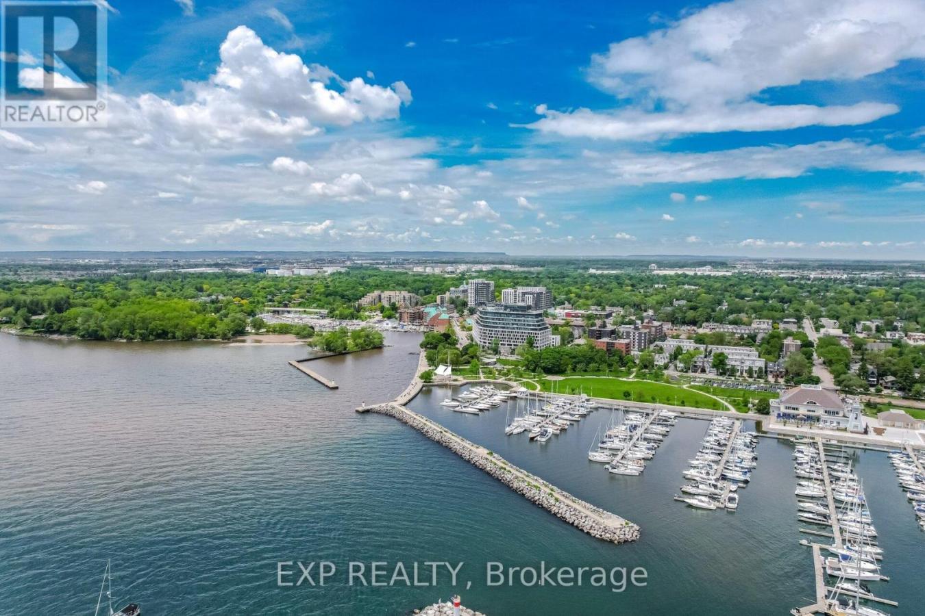 7 - 120 BRONTE ROAD W, Oakville, ON, L6L3C1, Canada, 3 Bedrooms Bedrooms, ,4 BathroomsBathrooms,Residential,For Sale,7 - 120 BRONTE ROAD W,1567179