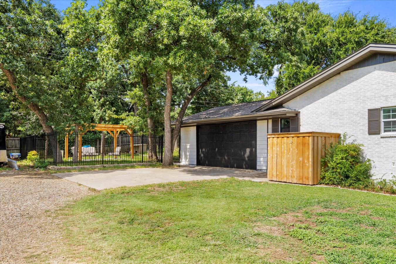 716 Koen Lane, Euless, TX, 76040, United States, 5 Bedrooms Bedrooms, ,4 BathroomsBathrooms,Residential,For Sale,716 Koen Lane,1568973