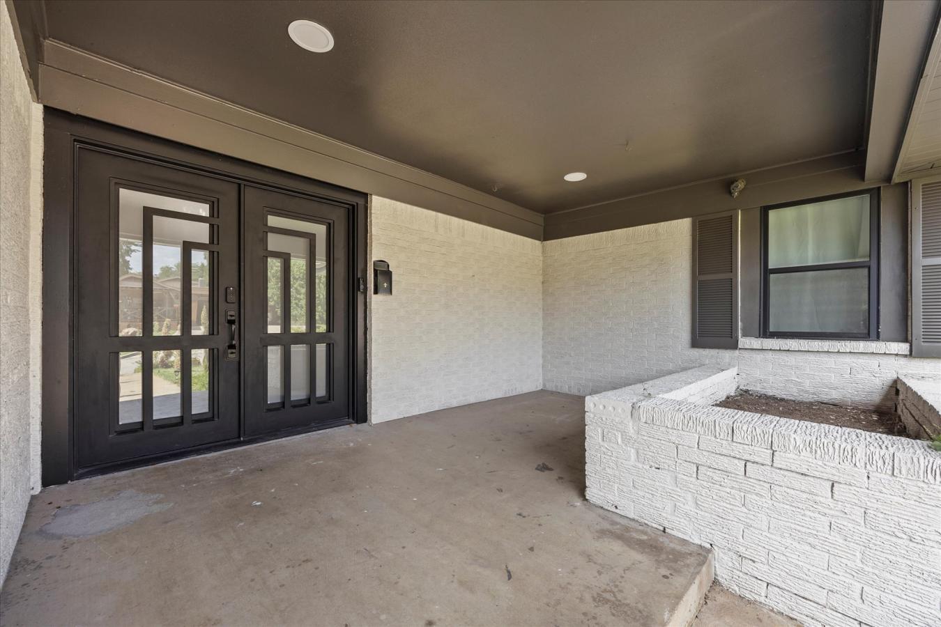 716 Koen Lane, Euless, TX, 76040, United States, 5 Bedrooms Bedrooms, ,4 BathroomsBathrooms,Residential,For Sale,716 Koen Lane,1568973