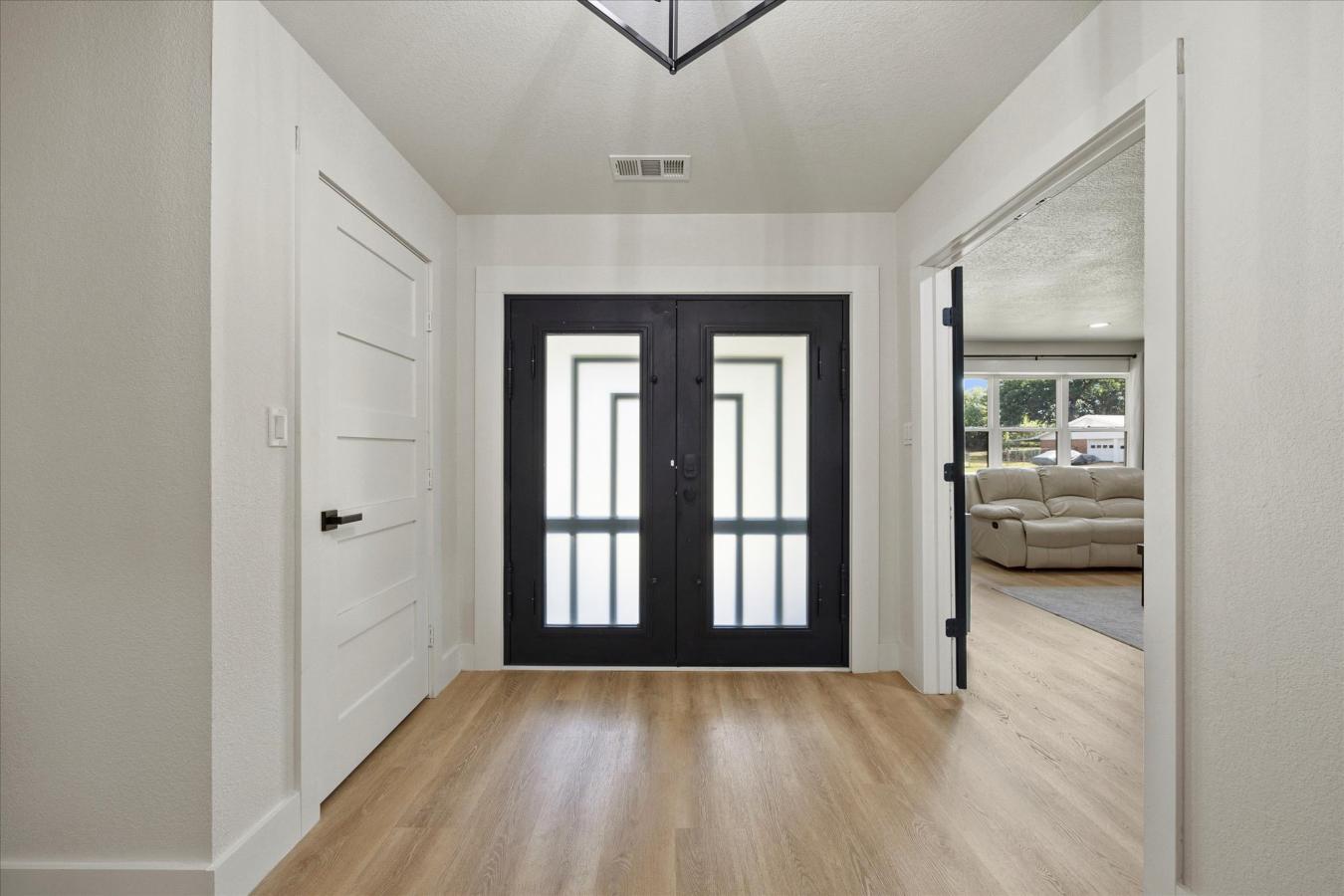 716 Koen Lane, Euless, TX, 76040, United States, 5 Bedrooms Bedrooms, ,4 BathroomsBathrooms,Residential,For Sale,716 Koen Lane,1568973